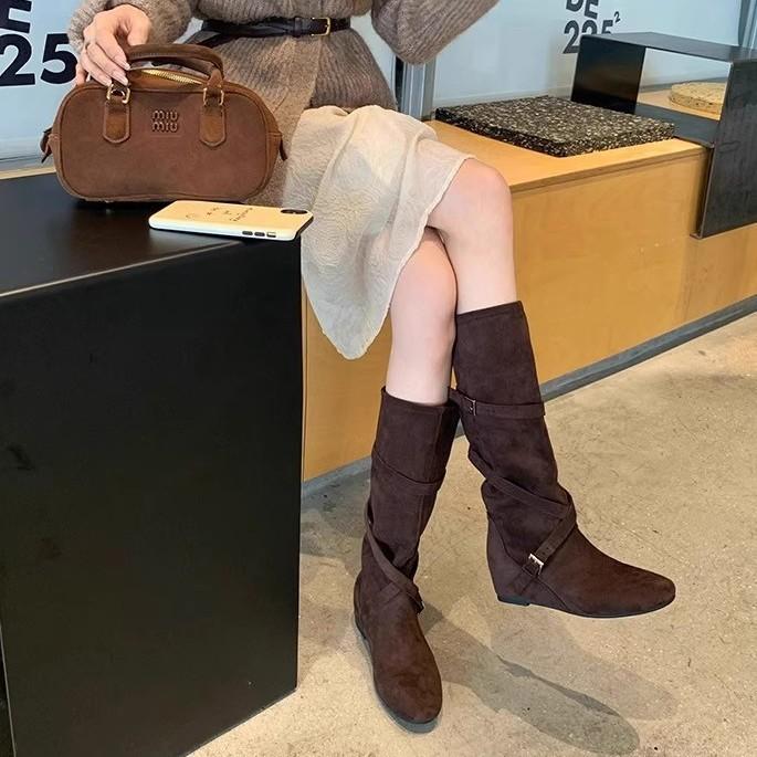 Rindslederversion~ 6cm Höhenzunahme Mode plissierte Stiefel zum Stapeln Damen Herbst und Winter neu runde Zehen Schnallenriemen dünne Ritterstiefel mittelhoch