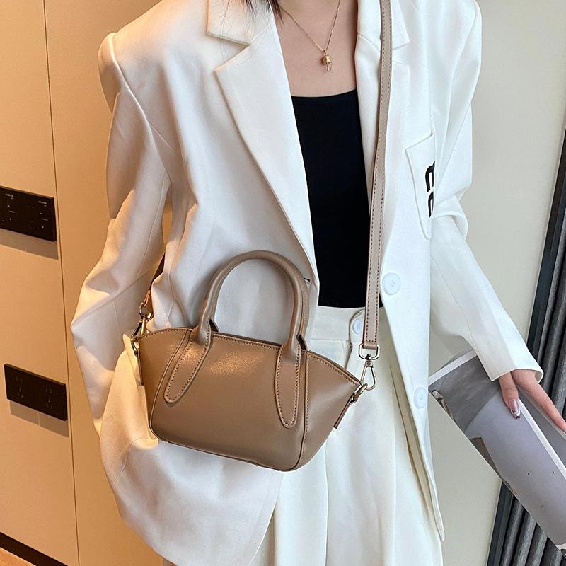 Prémiová první vrstva olejová voskovaná hovězí kůže jednoramenná crossbody taška na knedlíky taška s křídly textura přenosná taška pro dojíždějící pravá kůže dámská taška