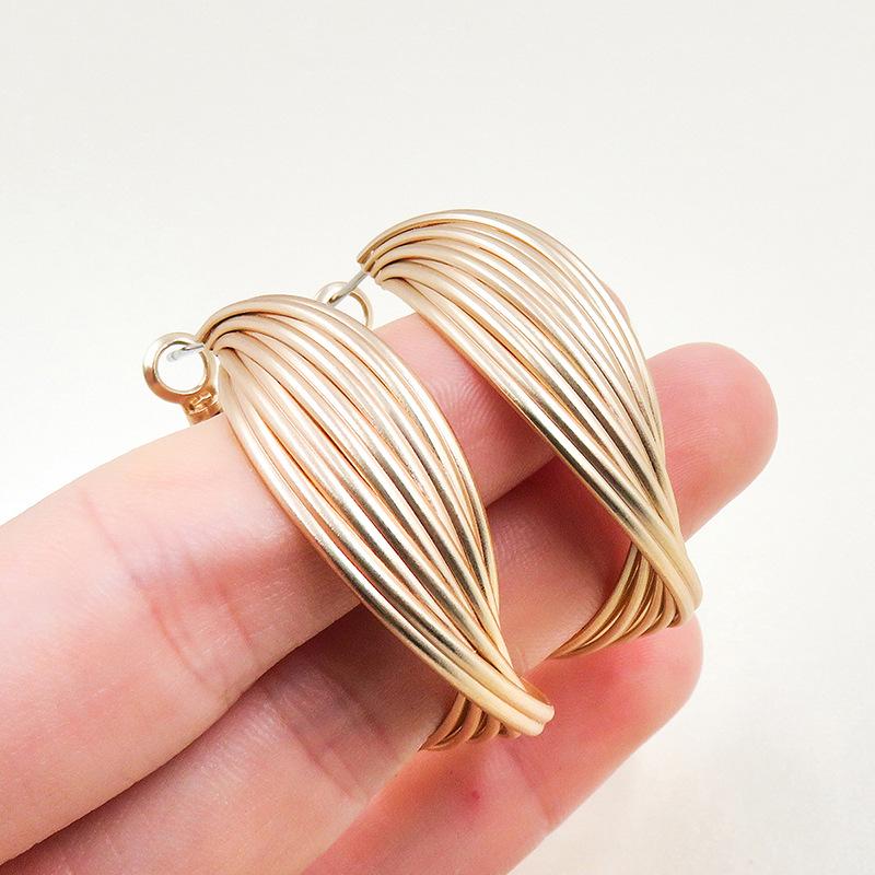 Minimalist Matte Gold Twisted Metal Hoop Earrings - Retro Style for Women