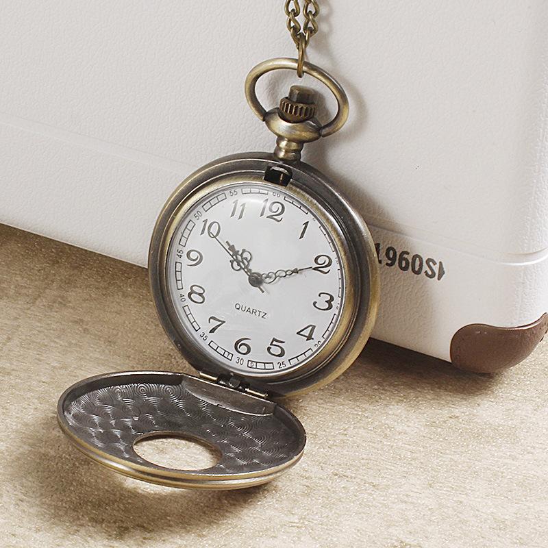 

Карманные часы с круглым сквозным отверстием, Кварцевые часы с откидной крышкой, Креациальный циферблат, Ретро-узор с большими римскими цифрами, Подвесные часы, Подарок