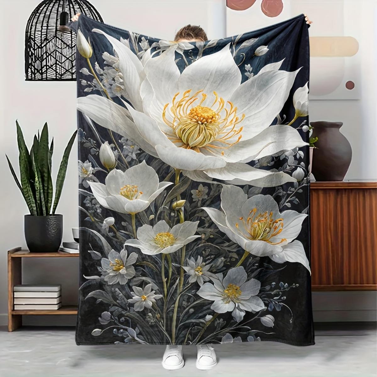 Dark blue flannel blanket with white floral pattern - soft and warm, suitable for camping, sofas, beds, and chairs; a perfect 130x150cm