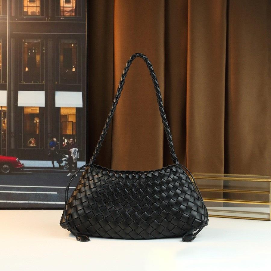 Women's New Handmade Woven Shoulder Crossbody Bag, Simple and Casual Women's Handbag, Armpit Bag, Fashionable New Moon