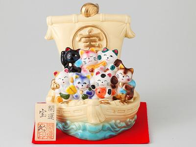 Japanese Lucky Cat Maneki Neko Fortune Wealth, Seven Lucky Cats Treasure Ship Seto Ware Ceramic, Ale-net Cream-colored, Made In Japan, Lucky Charm