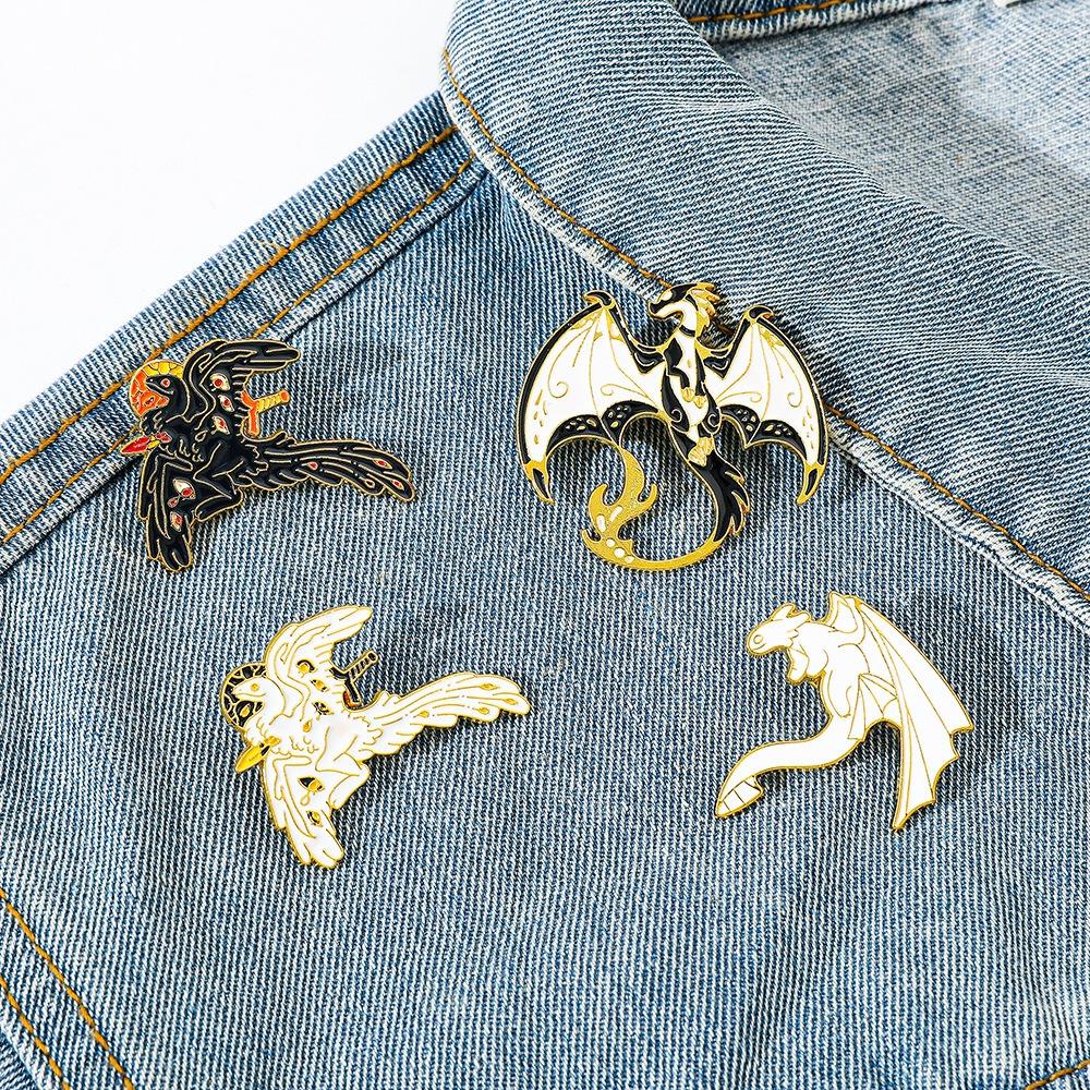 Creativity Personality Black White Dinosaur Monster Cthulhu Snake Eagle Metal Badge Brooch for Women Men Jewelry Accessory Gifts