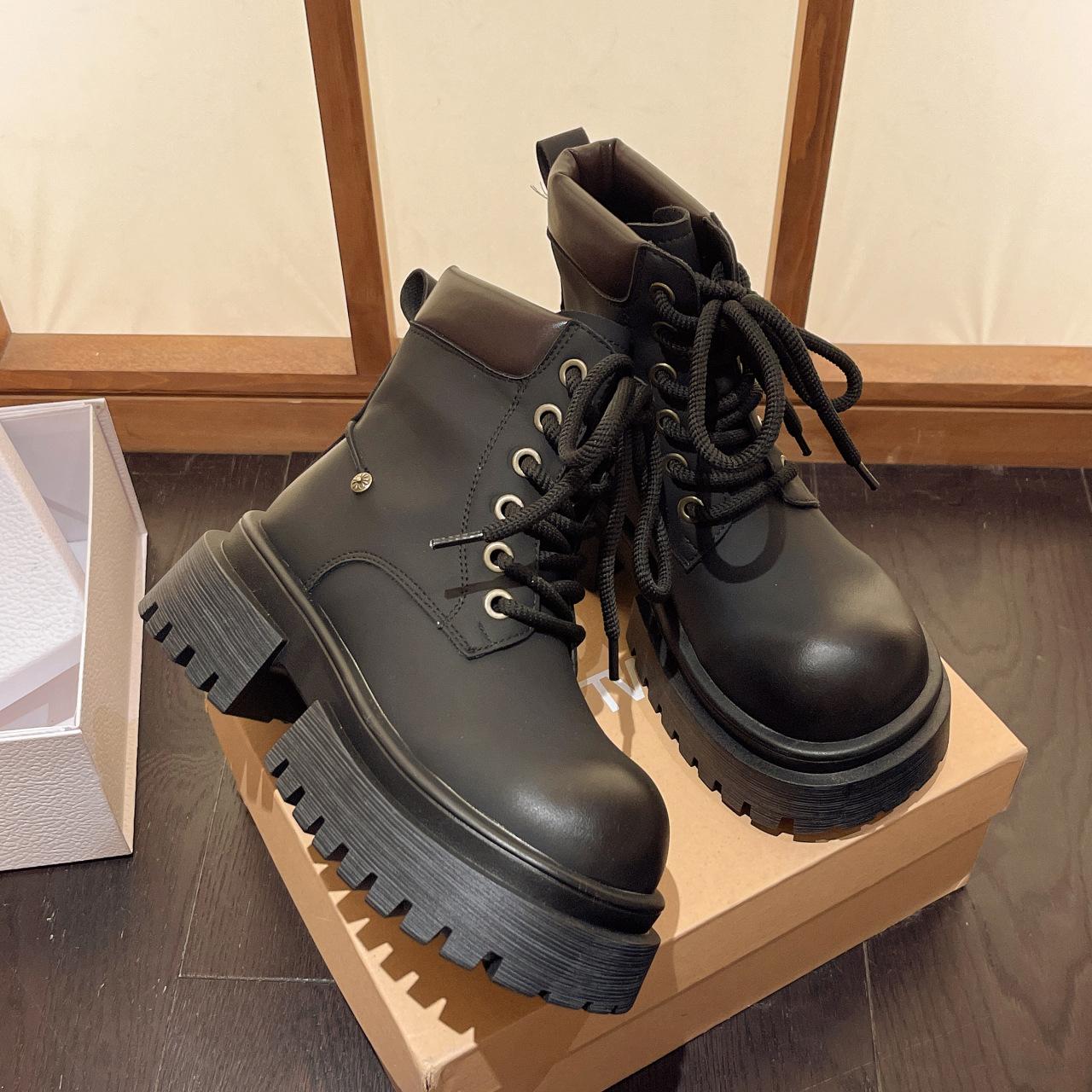 

Новые кожаные ботинки на платформе в стиле ретро для женщин, дизайнерская рабочая обувь на осень-зиму для женщин, дизайнерские мотоциклетные ботинки для женщин 35