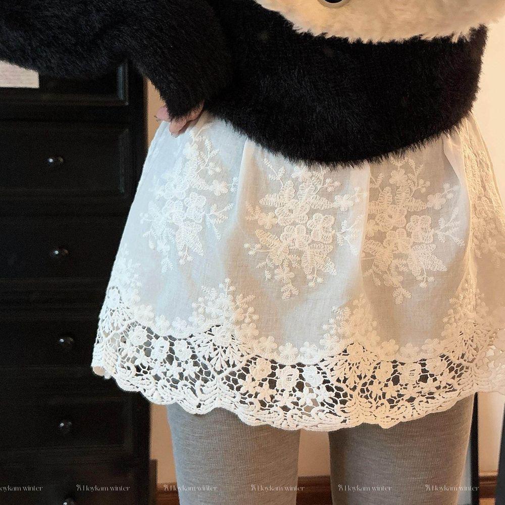 Lace Anti-Exposure Half-Skirt for Women - Layering Plus Size Design, Suitable for Spring, Autumn, and Winter.