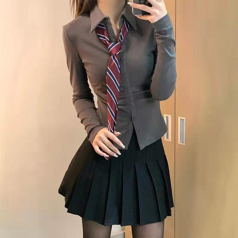 Langärmliges Hemd mit Umlegekragen für Damen, Design Sense Nische, neue, schlanke, schicke Bluse mit Gürtel, College-Stil in Oberteilen