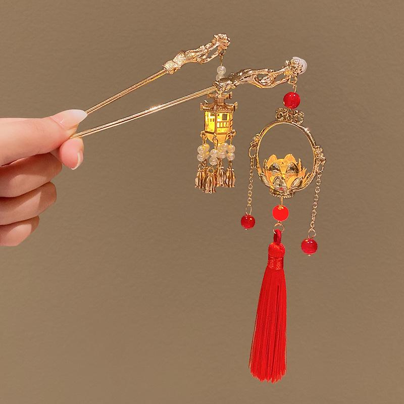 Children's Glowing Tassel Lantern Hairpin - Ancient Style Hair Bun Accessory for New Year's Hanfu Headdress.