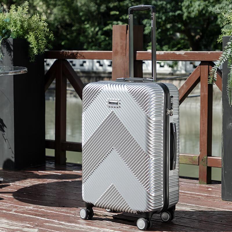 Diplomat DS-1304 Hardside Luggage