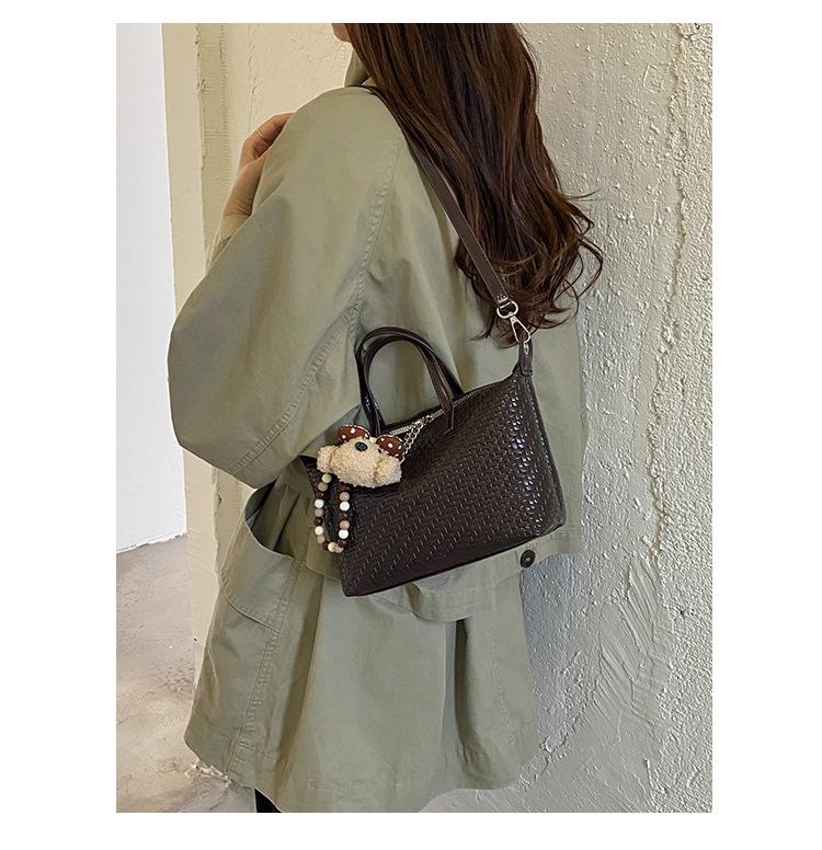Woven Women's Tote Bag: Versatile 2026 Fashion Handbag with Large Capacity, Single Shoulder, and Crossbody Options