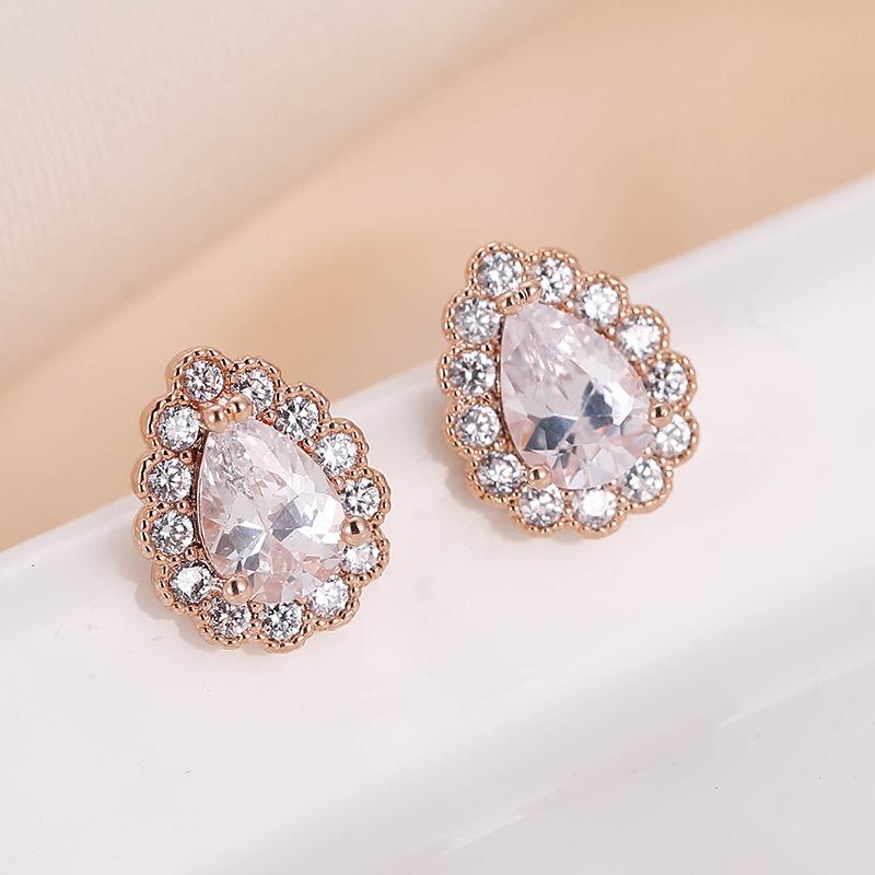 Elegant Geometric Diamond-Inlaid Metal Stud Earrings for Women