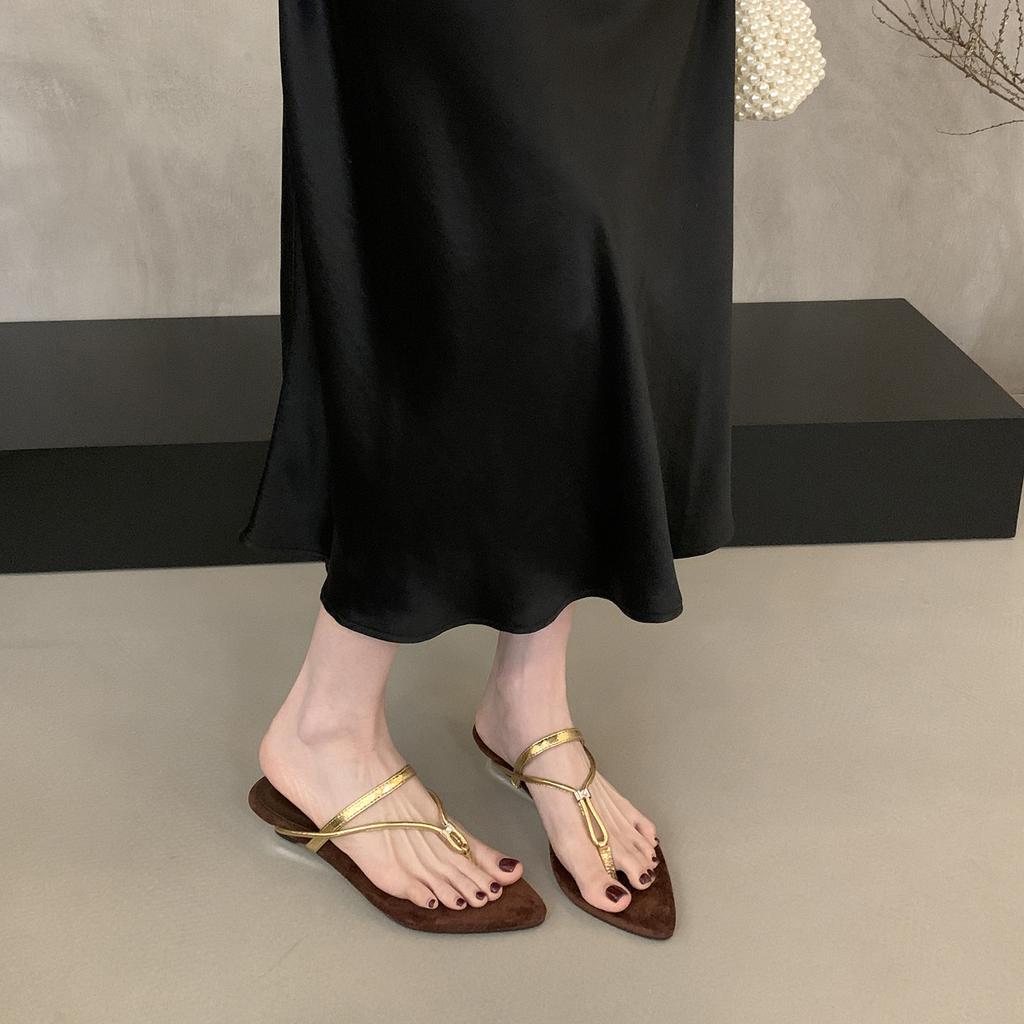 Niche can wear two pointed sandals for women's new versatile casual temperament low-heeled flip-flops cool slippers