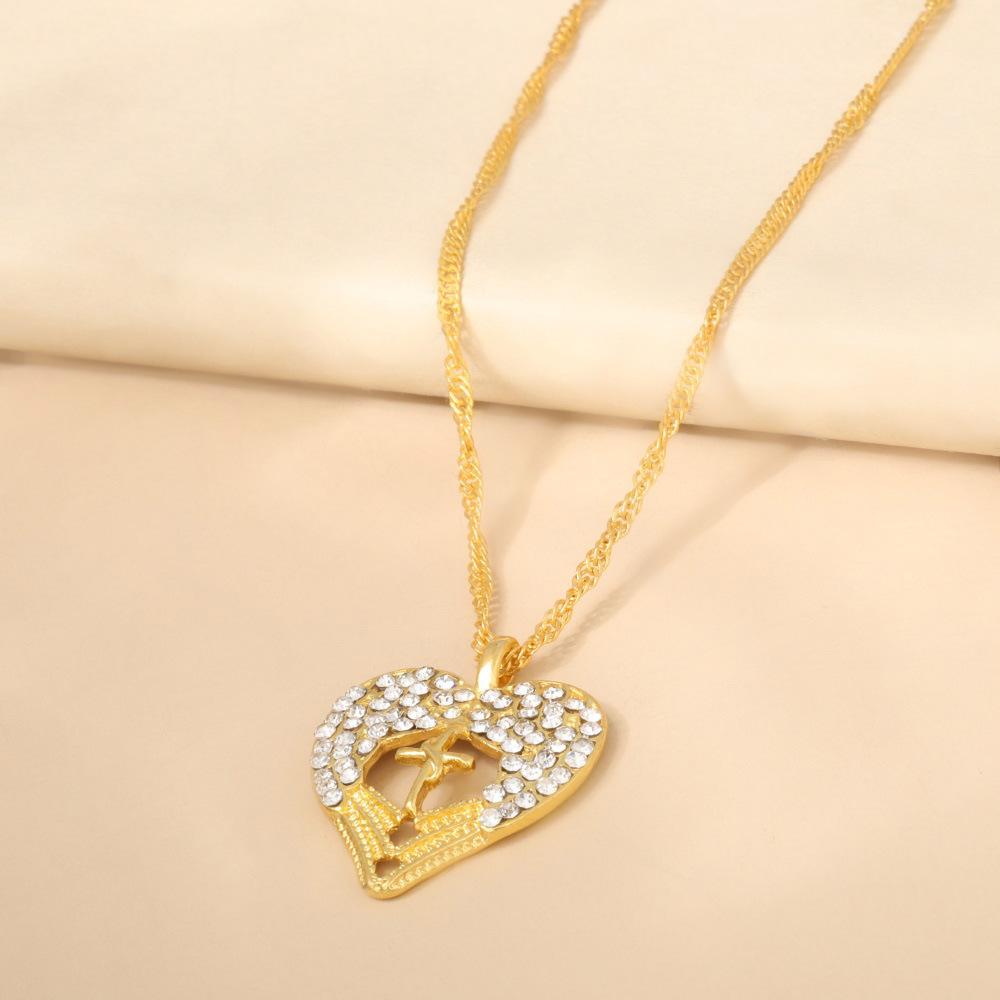 Personalized Necklace, Fashionable Gold Love Point Diamond Pendant Necklace Decoration