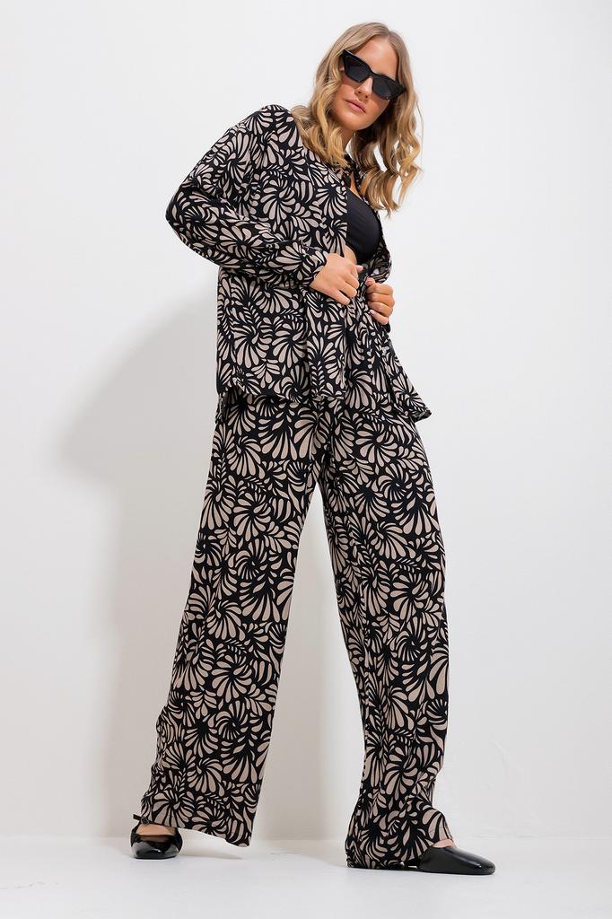 Set de damă pe partea inferioară și în sus Set de cămașă și pantaloni cu modele, bej nisip, la modă din nou sezon.