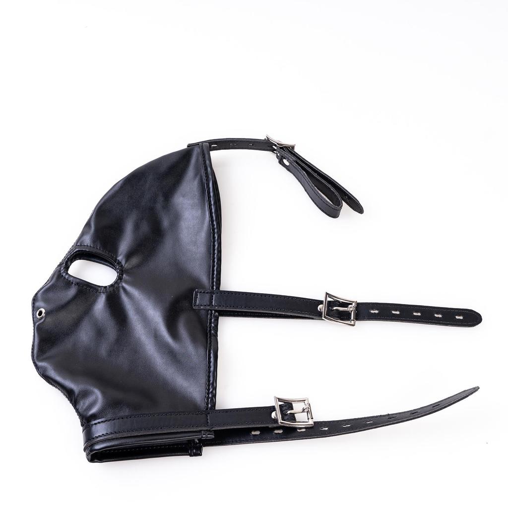 Erotická kukla s odhalenými očima pro cosplay a jevištní vystoupení