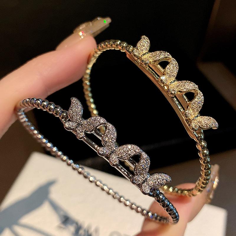 Threaded Fashion Irregular Letter Bracelet Versatile and High-end Graphic Copper Women's Bracelet