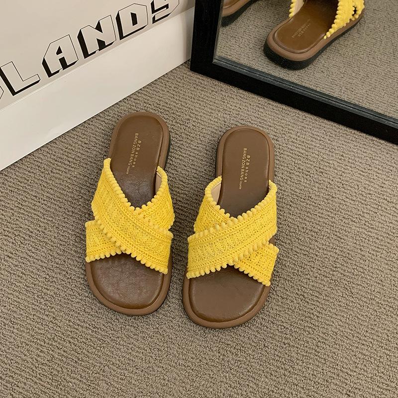 Cross-strapped slippers women's summer wear 2025 new retro thick-bottomed non-slip beach vacation cool slippers one-word drag