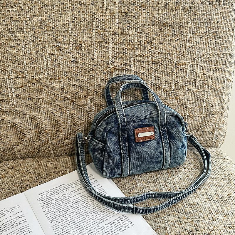 

Корейская версия модной повседневной выстиранной джинсовой сумки 2025 новая осенне-зимняя простая мини-подушка на одно плечо сумка-мессенджер синий