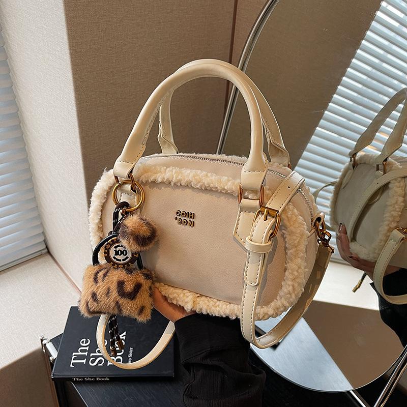 Frosted Retro Bag Women's 2025 New Fashion Niche Design Messenger Bag Plush Portable Pillow Bag