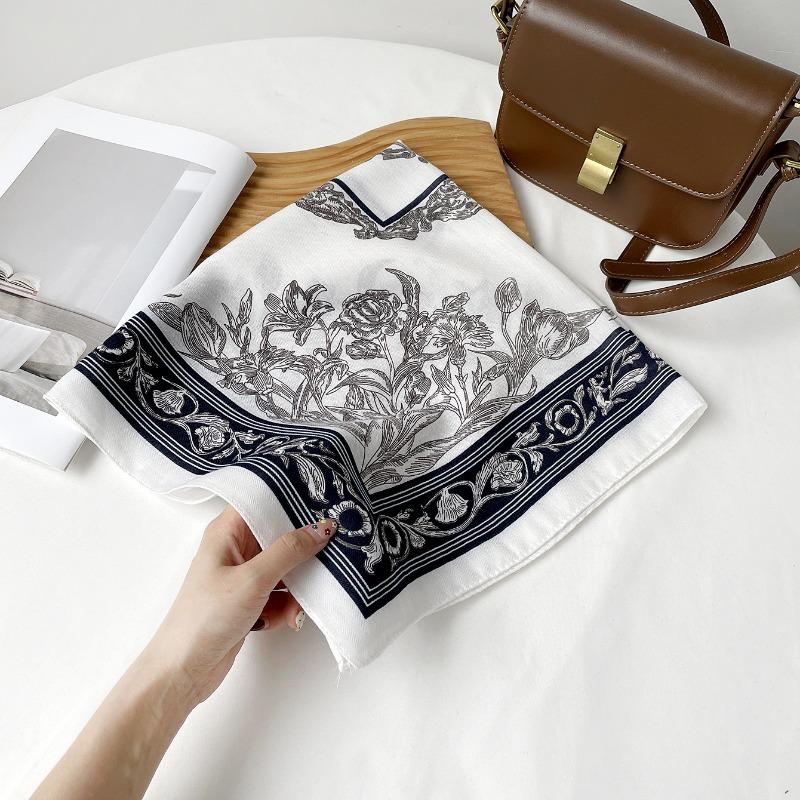 Fashion Geometric Chain Printed Square Scarf Versatile Women S Decorative Neck Scarf