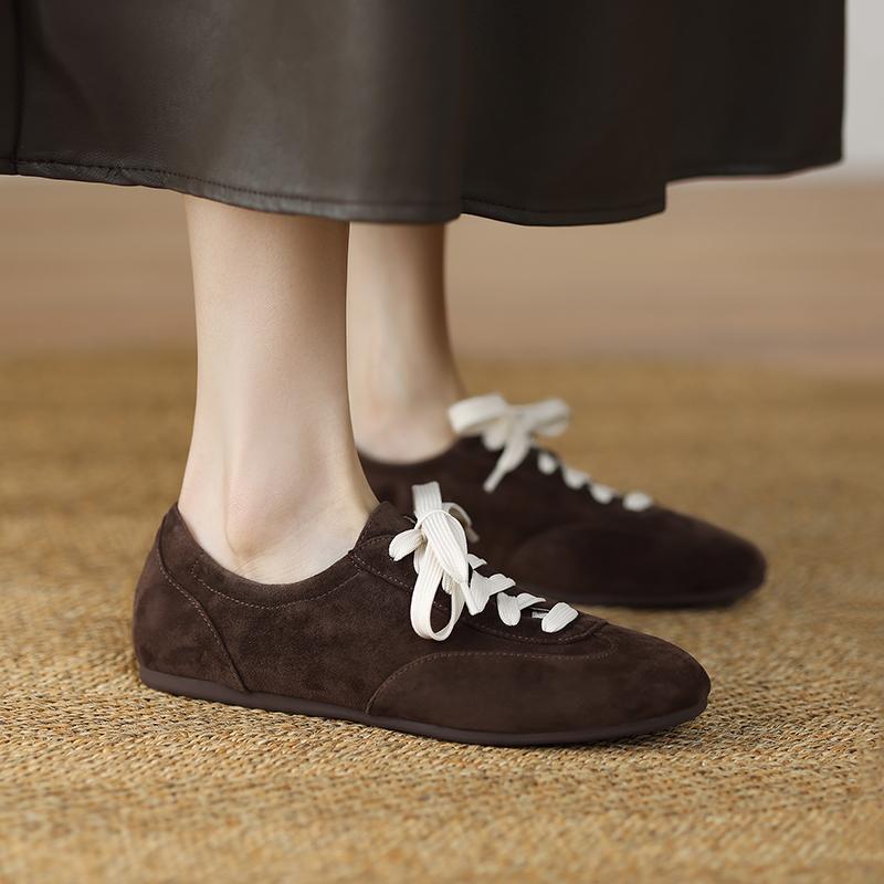 Мода 2025 Новые весенние женские туфли-лодочки с круглым носком и низким каблуком из натуральной кожи Женская обувь Лаконичная женская обувь с увеличенной внутренней частью