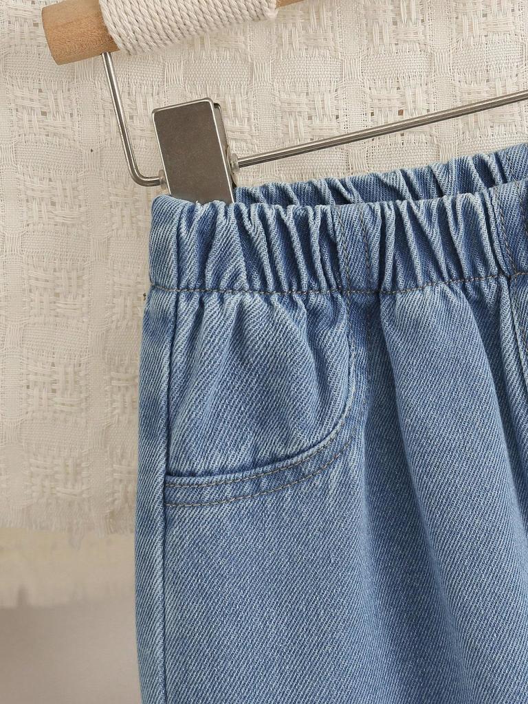 Sweet and Cute Two-piece Set for Girls: Doll-collar Top Paired with Simple, Stylish, and Casual Denim Trousers.