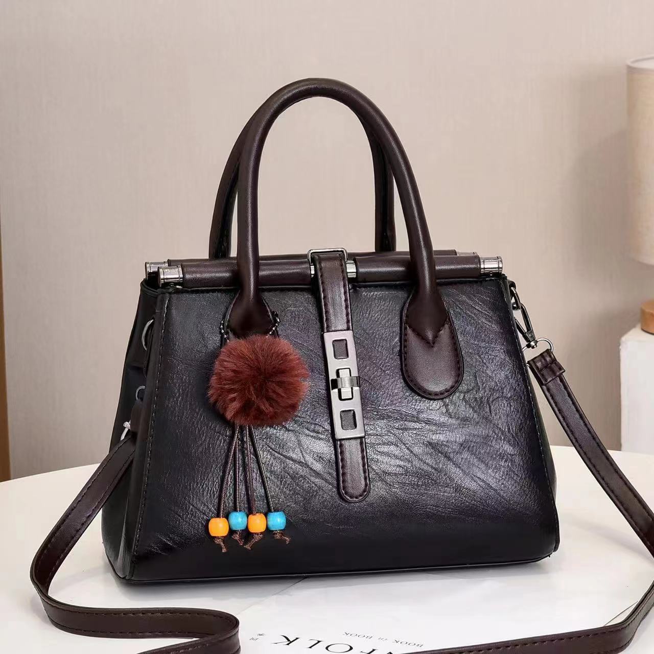 

New Fashion Handbag Casual Shoulder Bag Western Style Crossbody Bag Senior Ladies Crossbody Bag .