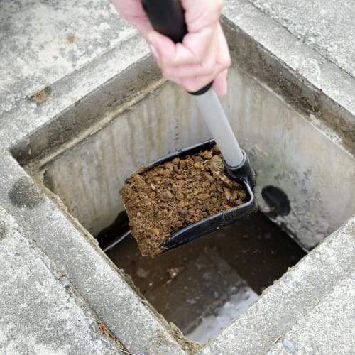 Azuma Industries TK Mud Shovel for Removing Mud from Gutters, Grooves, and Dams (community Manholes). Features Drainage Holes for Easy Cleaning. Width