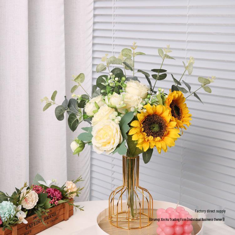 Minimalist Transparent Glass Vase for Creative Flower Arrangements In Living or Dining Rooms