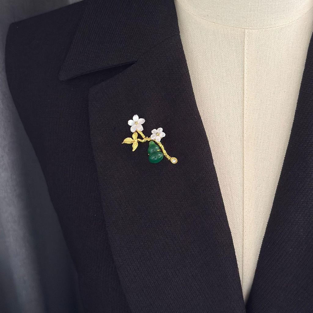 Fu Lu Shuang Quan Chinese Floral Gourd Brooch: Elegant National Style Accessory with an Exquisite Niche Design.