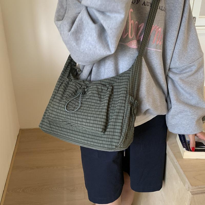 Fashion trend retro large-capacity bag women's casual tote bag 2025 autumn and winter new shoulder messenger bag