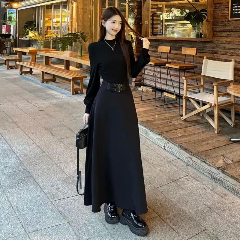 Women's Petite Black Long Sleeve Hepburn-Style Dress for Autumn/Winter, Half High Neck, High-End Feel.