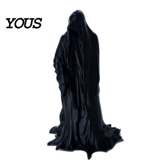 Exquisite Texture Statue 3D Printed Faceless Statue, Mysterious Hooded Figurine, Minimalist Art Sculpture for Desk Dark Style Bookshelf,