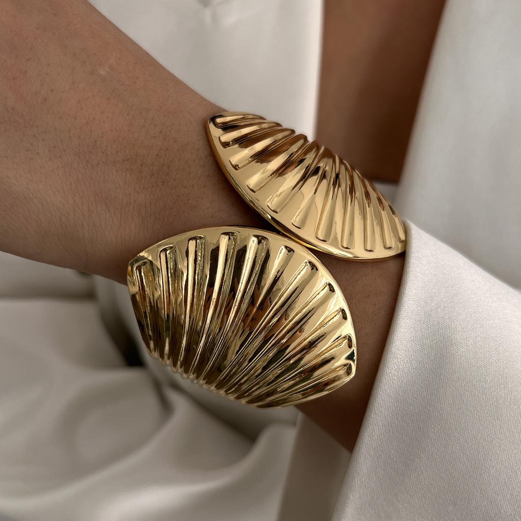 Ingemark Exaggerated Hip Hop Metal Scallop Knot Open Bangles Women Trend Vintage Gold Color Rhinestone Bracelet Men Jewelry