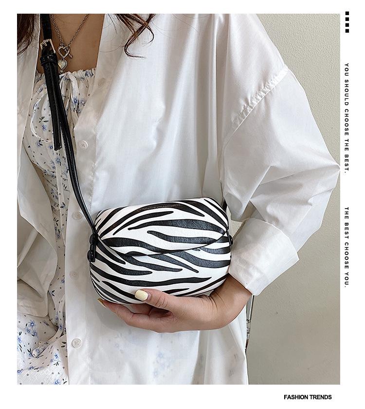 Korean Retro Saddle Bag 2022: Summer Single Shoulder & Crossbody Bag, Fashionable & Versatile Ladies Mobile Phone Accessory