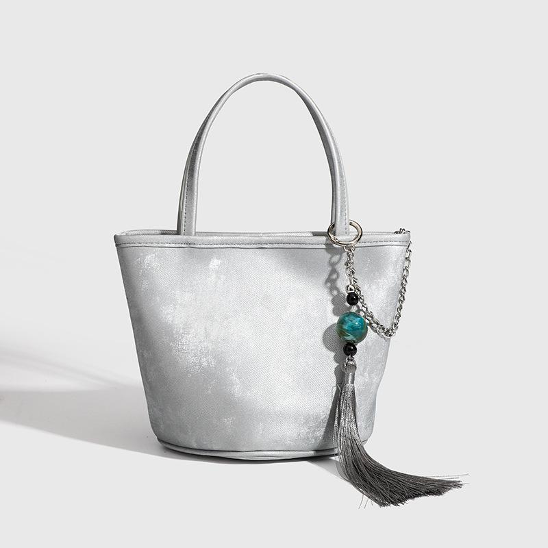 New Chinese-style national fashion bag, high-end niche handbag, women s new 2024 model, textured summer crossbody small bag серебряный