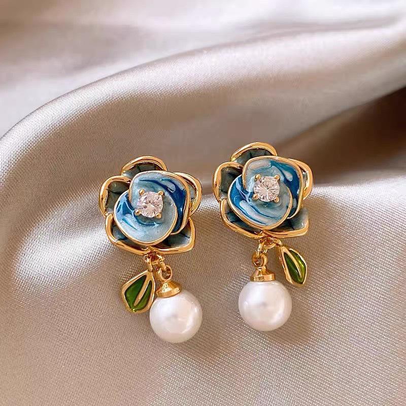Elegant French Retro Floral Pearl Earrings - Geometric, Versatile, High-End Design for Women
