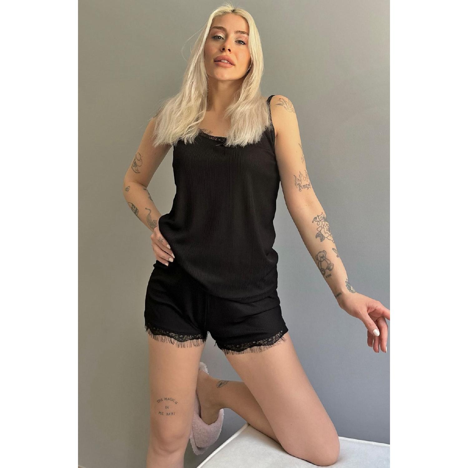 

Черный вязаный пижамный комплект с кружевом и шортами на веревочном ремне S чёрный