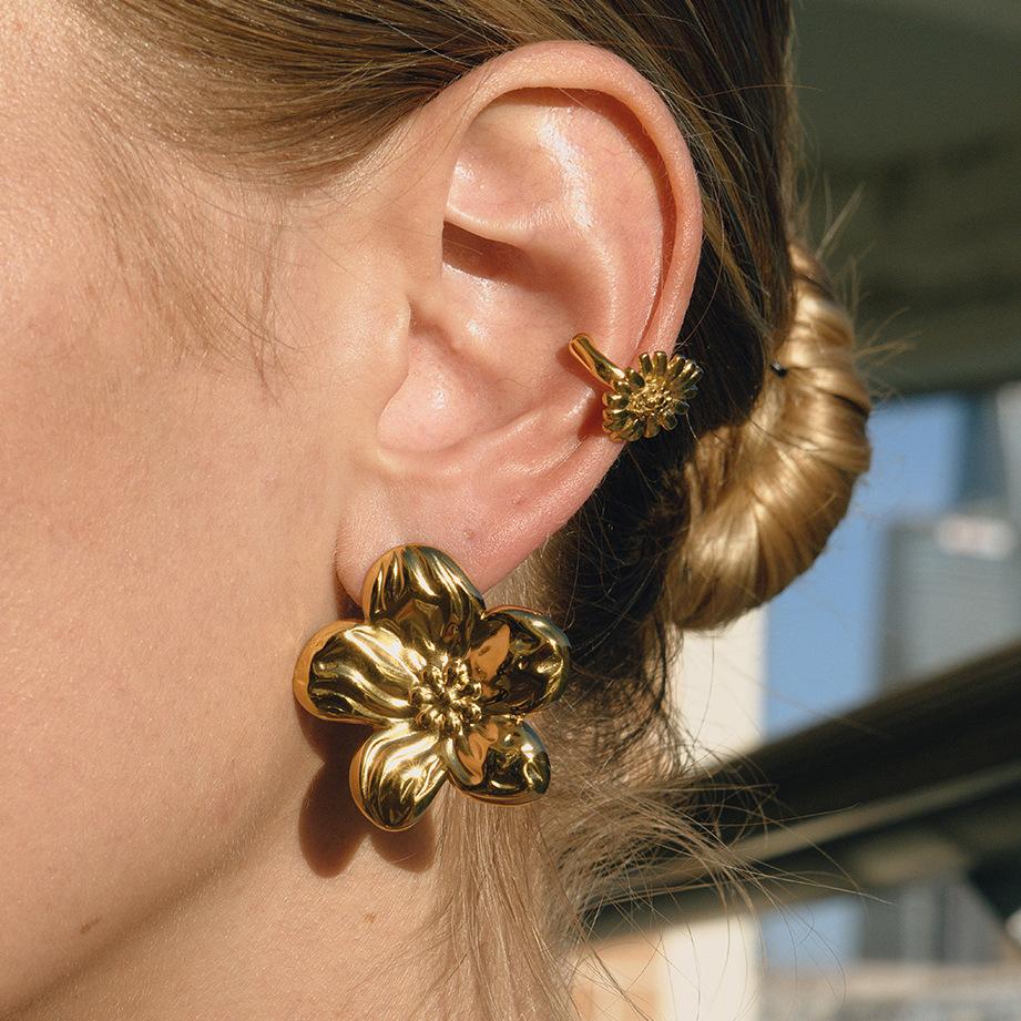 Titanium steel flower stud earrings niche earrings stainless steel non-fading earrings
