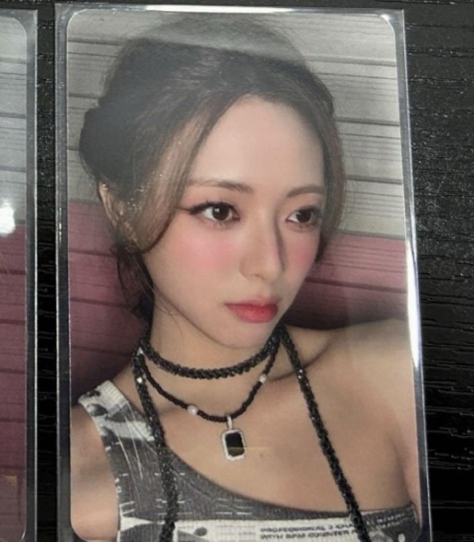 

[USED] ITZY Yuna GOLD Starriver Album Limited Edition Trading Card