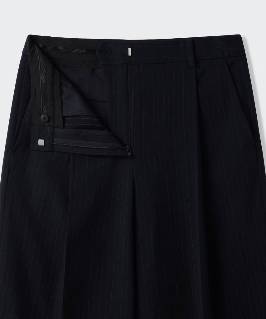 MUSINSA STANDARD WOMAN Women'S Pinstripe Deep Tuck Wide Slacks [Navy]