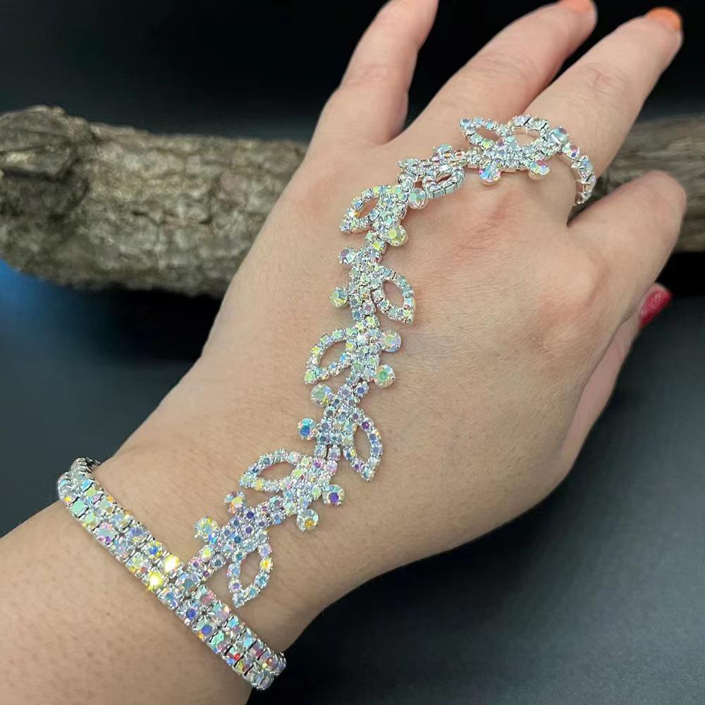 

Elegant Floral Rhinestone Finger Bracelet - Women s Versatile Luxury Jewelry золотой