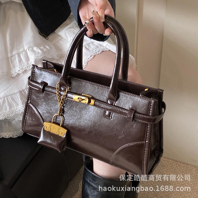 Large-capacity Bag Women's Autumn and Winter Versatile 2025 New Simple Shoulder Messenger Bag Portable Commuter Child and Mother Tote Bag