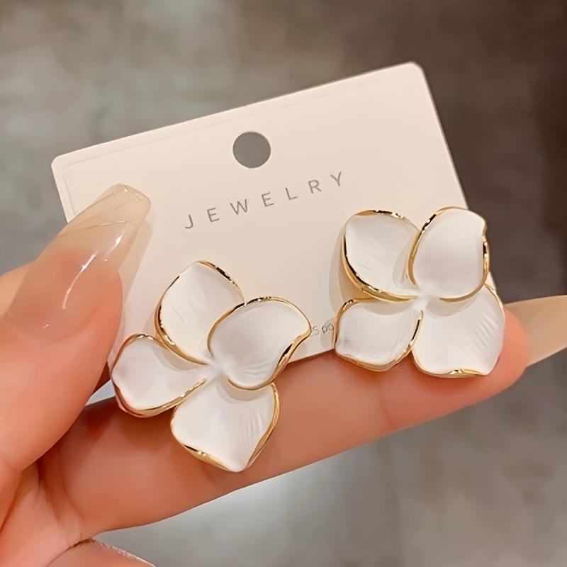 1Pair Atmosphere Petal Large Stud Earrings Female Exaggerated Fashion Internet Celebrity Cold Wind Earrings Earrings белый