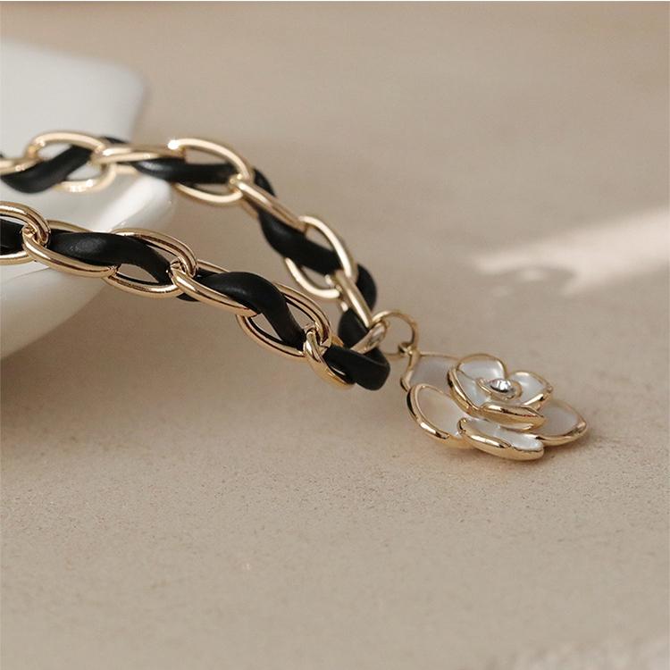 Collier Pendentif Fleur Chaîne Chaîne Claviculaire Cuir Tissé Polyvalent Court