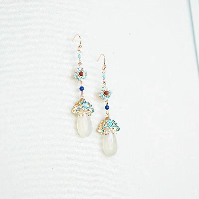 Vintage Faux Kingfisher Feather Earrings: New Chinese Style Long Dangle Ear Clips for Women, Retro and Simple Temperament