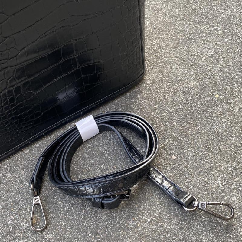 Niche Design Crocodile Pattern Bucket Bag Portable Shoulder Bag Rest Oblique Span Tote Women's Bag Leisure Winter