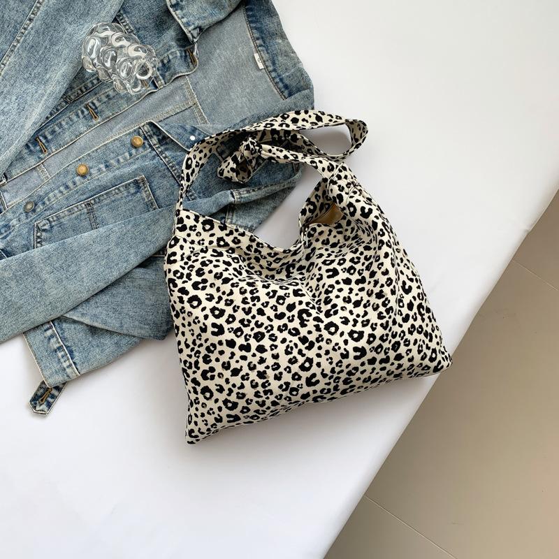 

Trend commuter bag simple fashion trend large capacity tote bag 2024 spring new retro casual shoulder bag