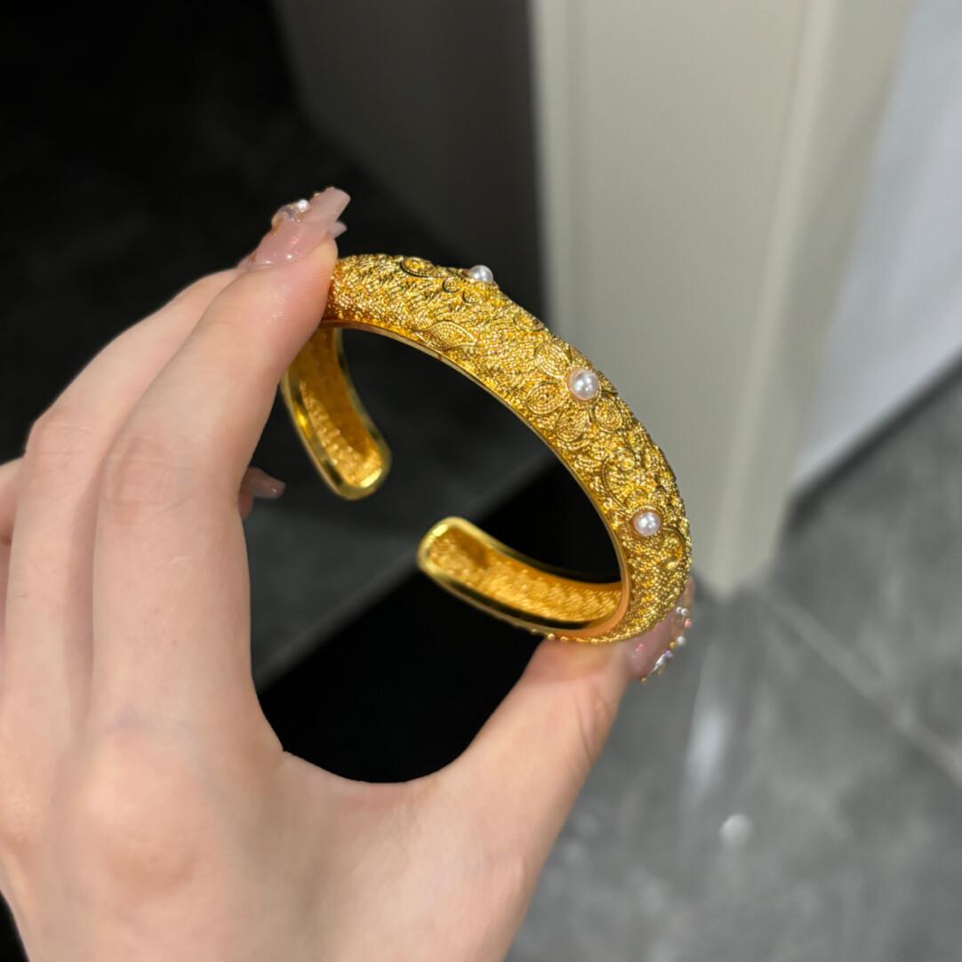 

Позолоченный браслет с цветочным узором: Элегантный женский браслет из имитированного золота - Свадебное украшение со стойким цветом