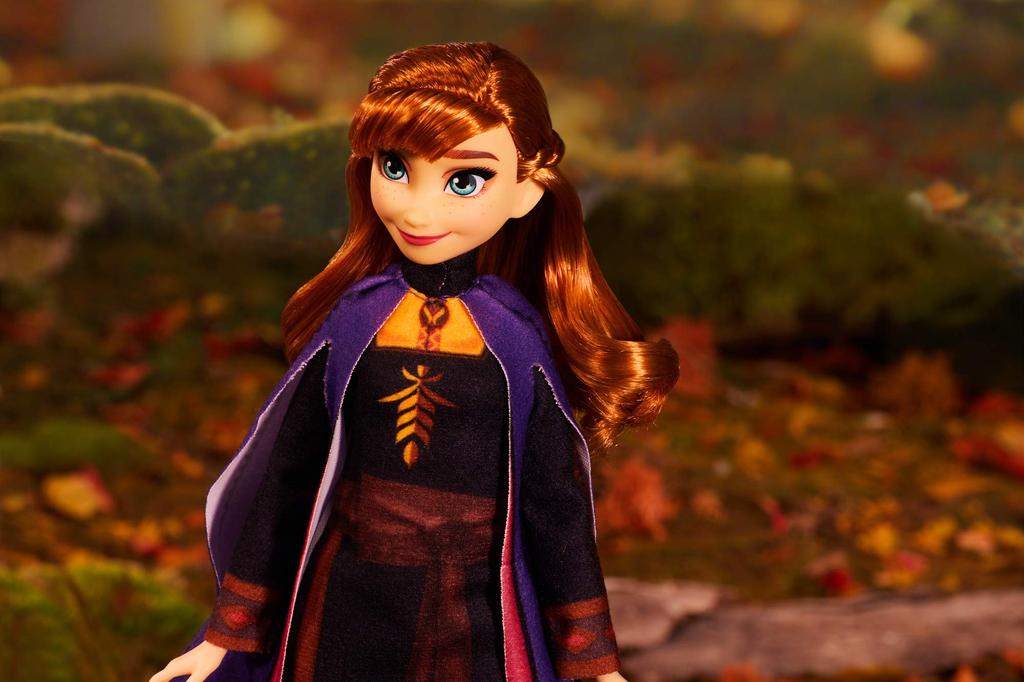 Disney Frozen 2 Forest Expedition Fashion Doll Playset with and Honey Melen Limited Edition Anna, Elsa, Ryder, -